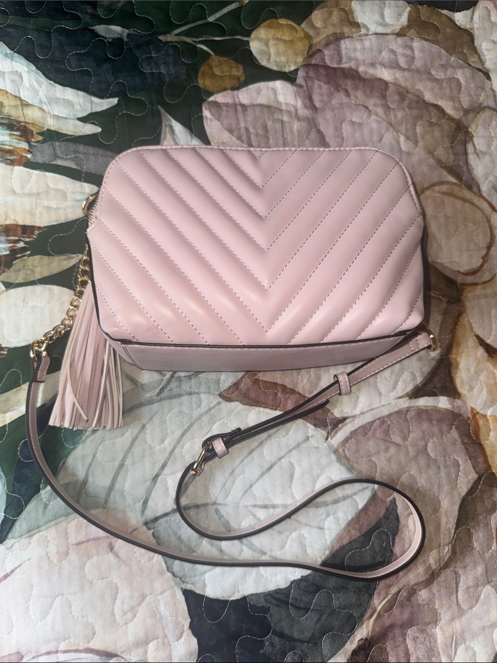 ALDO Pale Pink Quilted Crossbody with Gold Chain & Tassel - Picture 6 of 10